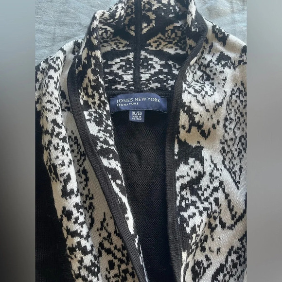 Jones New York Signature Cardigan Size XL Black with White Shawl Collar - Picture 5 of 8